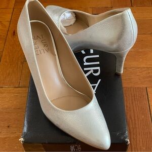Naturalizer Natalie Pump Silver size 6M